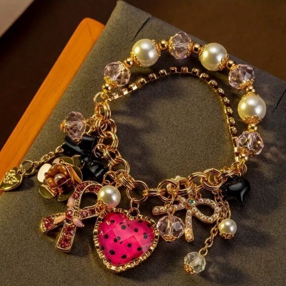 ♥️ Betsey Johnson stunning novelty charm bracelet ♥️ - Picture 6 of 7